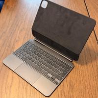 Magic Keyboard originale per iPad Pro 11” (M4)