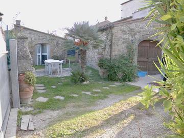 Rustico / Casale di 357 m² con più di 5 locali e b