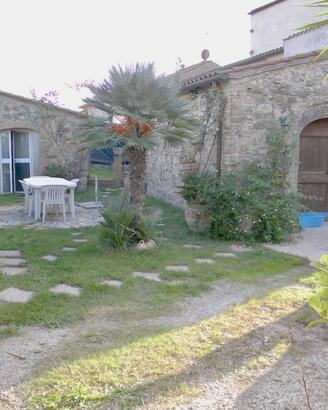 Rustico / Casale di 357 m² con più di 5 locali e b
