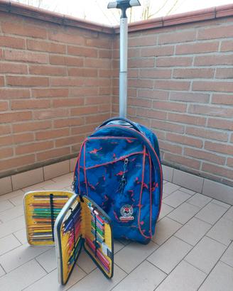Zaino e astuccio con pastelli