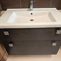 Lavandino, mobile, specchio per il bagno