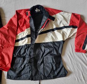 abbigliamento antipioggia per moto