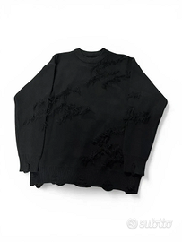 felpa nera con strappi y2k