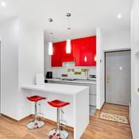 Cucina con penisola completa di Elettrodomestici