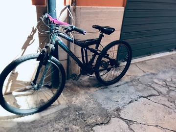 Bicicletta MTB enduro