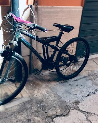 Bicicletta MTB enduro