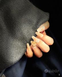 Manicure indossabile realizzata interamente a mano