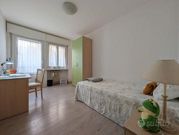 Stanza singola con cortile privato da settembre