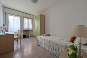 Stanza singola con cortile privato da settembre