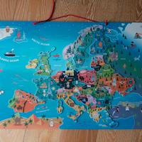 Tavola puzzle con magneti mappa dell'Europa 