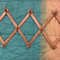 Appendiabiti estensibile in legno