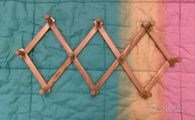 Appendiabiti estensibile in legno