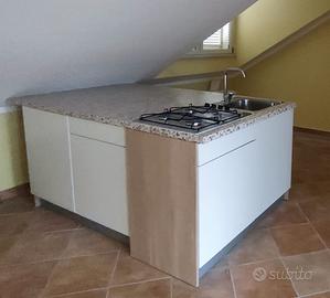 Componenti cucina + lavello e miscelatore