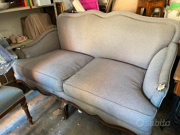 Divano grigio stile Impero