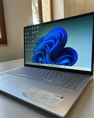 ASUS VivoBook 15 – Intel i7-1065G7  8gb ram 512 ss