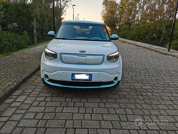 Kia soul EV elettrica 110cv 2015 guida alta suv