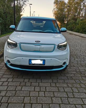 Kia soul EV elettrica 110cv 2015 guida alta suv