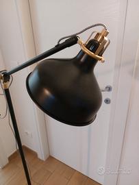 Lampada da terra Ikea nera