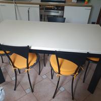 Tavolo allungabile con sedie