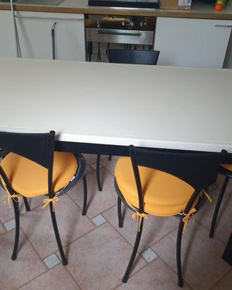 Tavolo allungabile con sedie