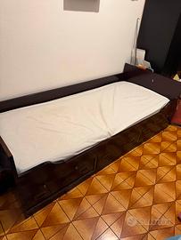Letto singolo in legno scuro con cassetti