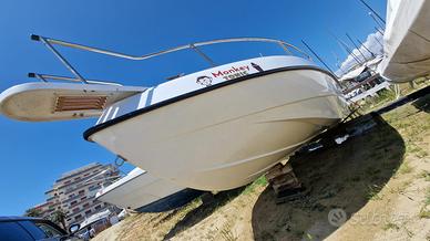 Barca con motore Suzuki 40/70pro