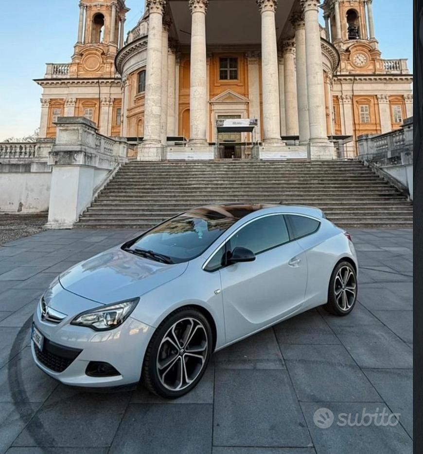 Opel Astra [Gtc] – 195cv