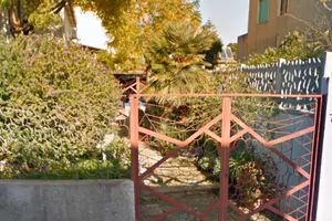 Casa indipendente con giardino