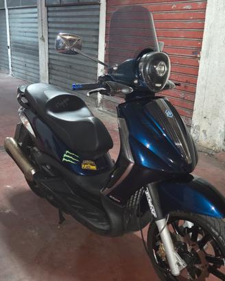 Beverly 250 ie  tourer  in perfette condizioni 