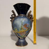 Vaso antico in porcellana finemente decorato