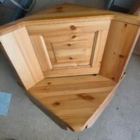 Panca angolare in legno
