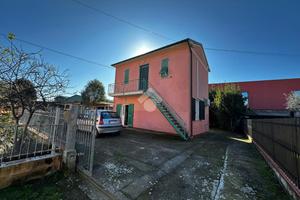 CASA INDIPENDENTE A CASTELNUOVO MAGRA