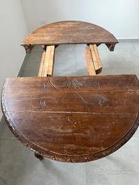 Vecchio tavolo allungabile