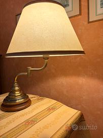 Lampada da tavolo in ottone e legno