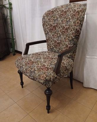 Poltrona da camera con rifiniture