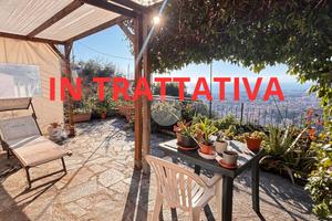 CASA SEMINDIPENDENTE A GENOVA