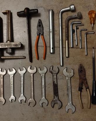 Chiavi inglesi + attrezzi