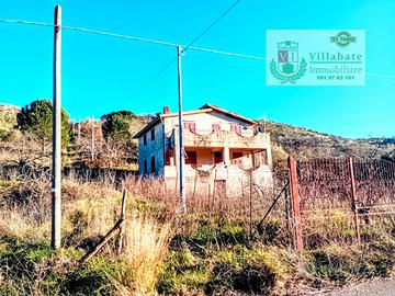 Villa Bifamiliare di mq 250 con Terreno da definir