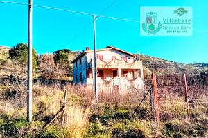 Villa Bifamiliare di mq 250 con Terreno da definir