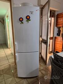 Frigorifero con congelatore a cassetti