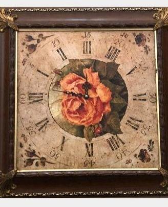 Orologio con cornice in legno
