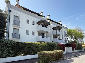 Appartamento bicamere biservizi con giardino es...