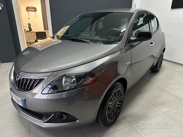 Lancia Ypsilon 1.0 FireFly 5 porte S&S Hybrid Albe