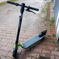 monopattino elettrico. 