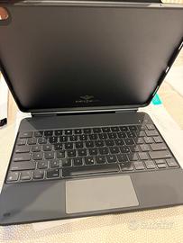 ESR Tastiera iPad Air 13” con Trackpad – Nera