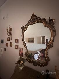 Specchio e mobile 