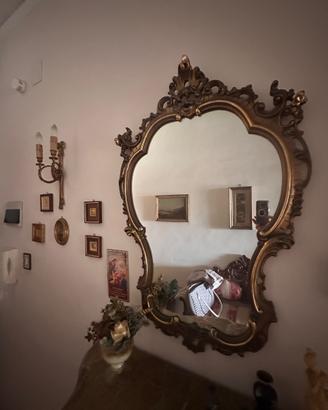 Specchio e mobile 