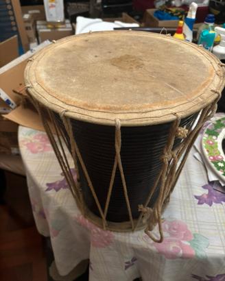 Tamburo tradizionale con cordatura a mano