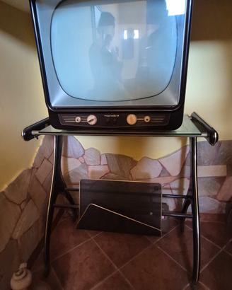 antico televisore a valvole