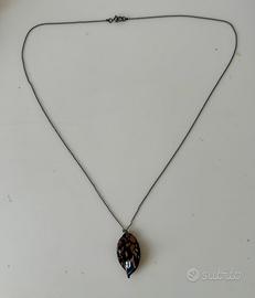 Collana con ciondolo a foglia